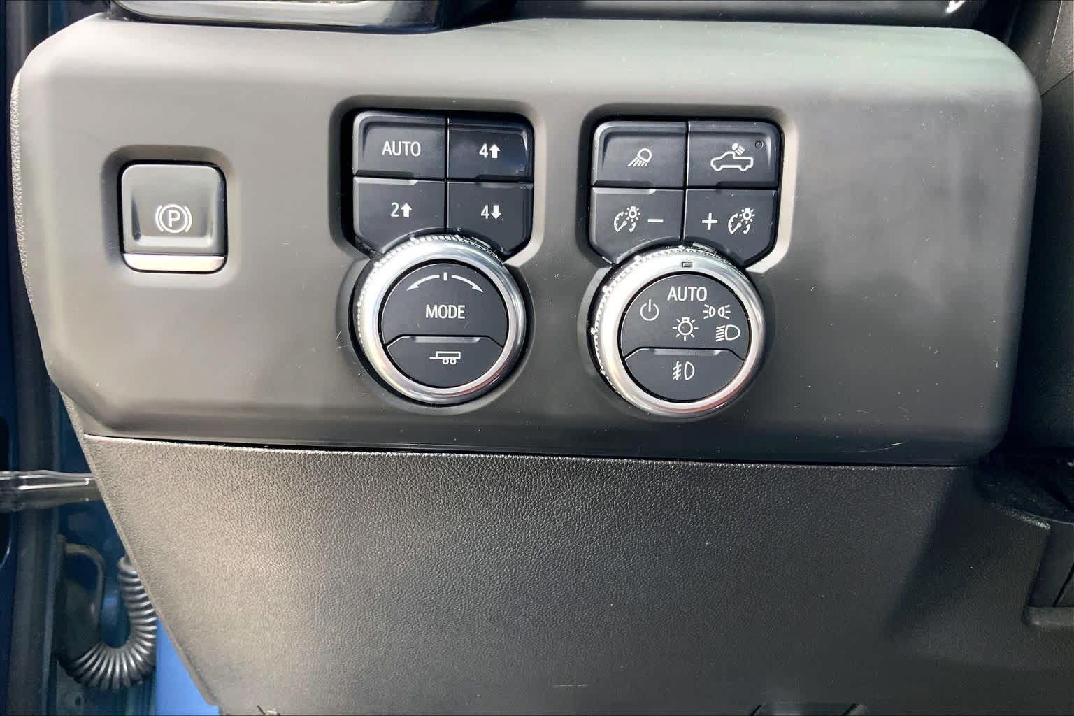 Used 2025 GMC Sierra 3500 Denali Ultimate AWD/4WD image 33