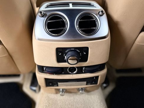 Used 2011 Rolls-Royce Ghost RWD image 37