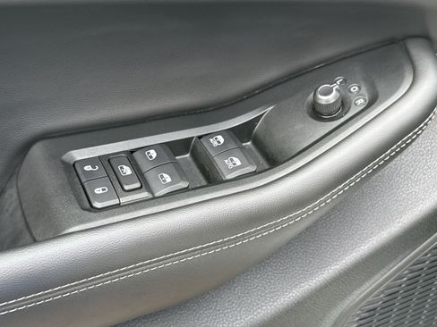 Used 2025 Jeep Grand Cherokee Altitude AWD/4WD image 15