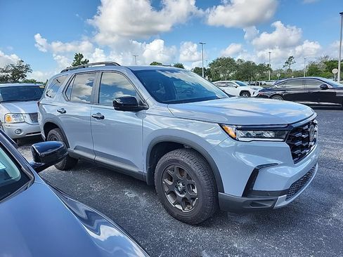 Used 2025 Honda Pilot TrailSport image 2