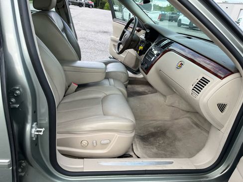 Used 2006 Cadillac DTS w/ Trunk Convenience Package FWD image 30