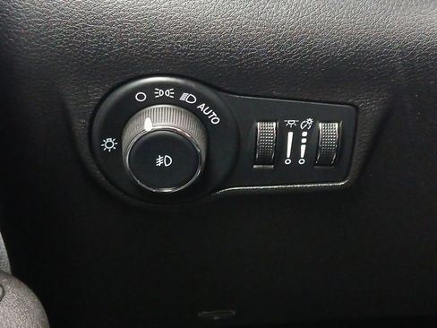 Used 2024 Jeep Compass Latitude w/ Sun and Sound Group AWD/4WD image 12