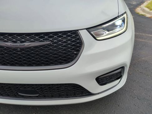 New 2026 Chrysler Pacifica Select FWD image 11