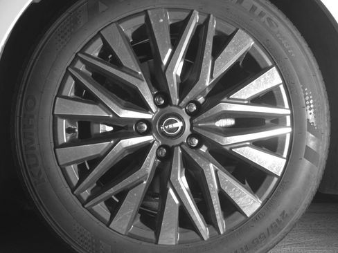 Used 2025 Nissan Altima 2.5 SV FWD image 12