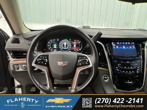 Used 2020 Cadillac Escalade Luxury AWD/4WD image 27