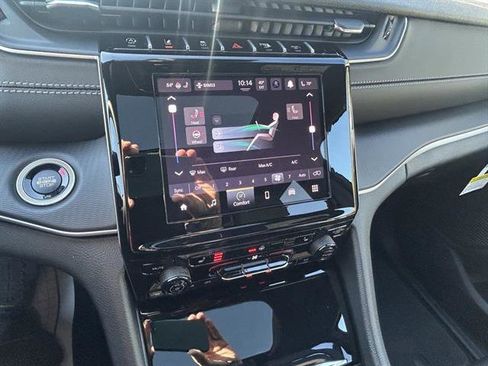 New 2025 Jeep Grand Cherokee Altitude image 15