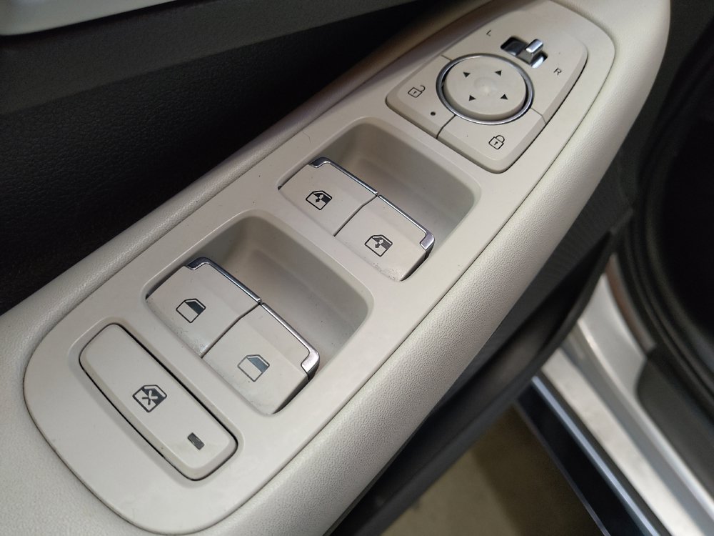 Used 2025 Hyundai Sonata SEL FWD image 27