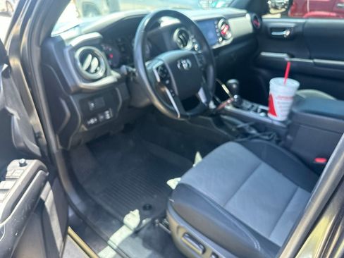 Used 2022 Toyota Tacoma TRD Off-Road AWD/4WD image 10