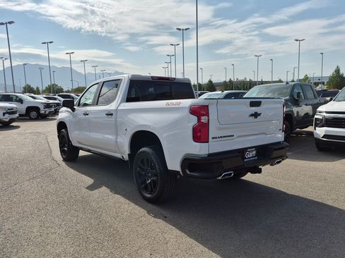 Used 2025 Chevrolet Silverado 1500 LT Trail Boss w/ Convenience Package II AWD/4WD image 5