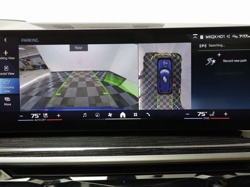 Certified 2025 BMW X7 M60i image 12