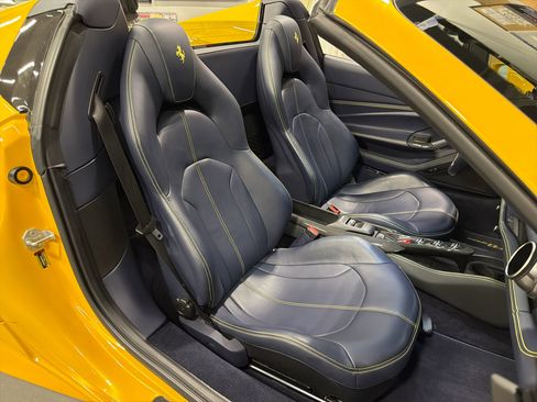 Used 2021 Ferrari F8 Tributo image 28