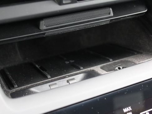 Used 2024 Porsche Macan 4 Electric image 25