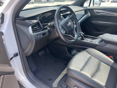Certified 2025 Cadillac XT6 Luxury FWD image 13