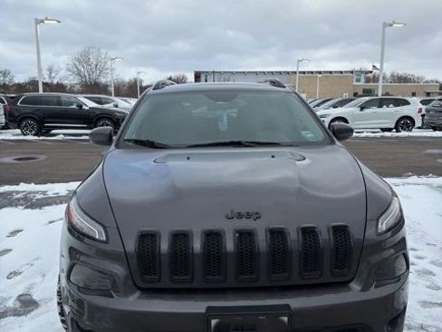 Used 2017 Jeep Cherokee Limited image 4
