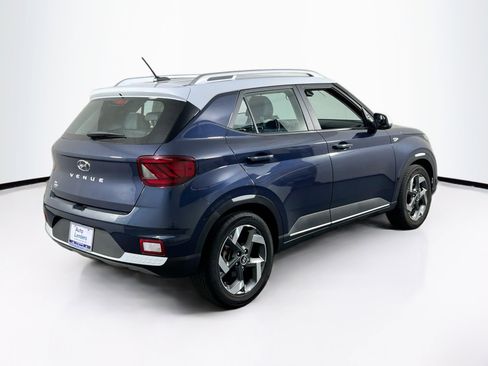 Used 2023 Hyundai Venue Limited FWD image 5