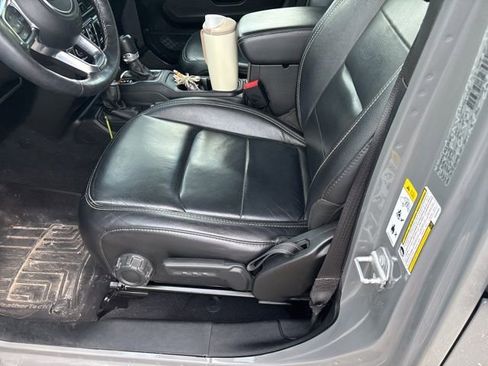 Used 2019 Jeep Wrangler Unlimited Sahara w/ Uconnect 4C Nav & Sound Group AWD/4WD image 7