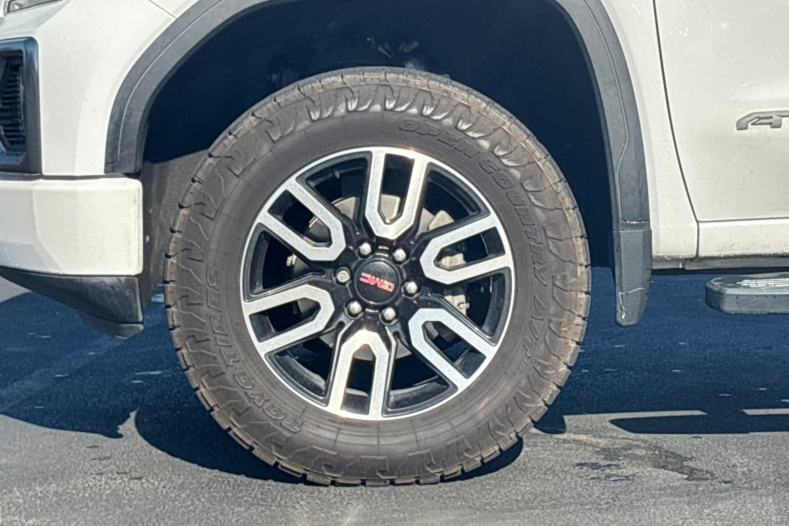 Used 2020 GMC Sierra 1500 AT4 w/ AT4 Premium Package AWD/4WD image 11