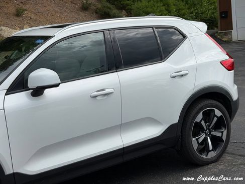 Used 2022 Volvo XC40 T5 Momentum w/ Premium Package AWD/4WD image 30