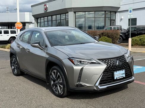 Used 2021 Lexus UX 200 image 2