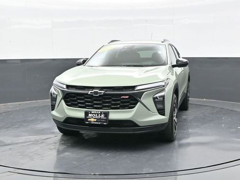 Used 2024 Chevrolet Trax RS w/ Driver Confidence Package FWD image 2