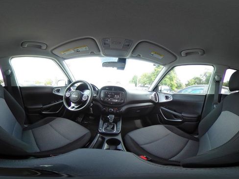 Used 2025 Kia Soul LX w/ LX Technology Package FWD image 40
