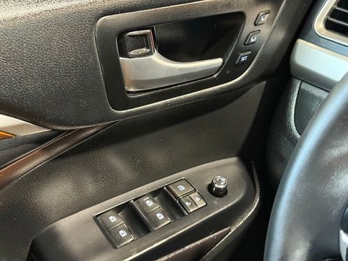 Used 2017 Toyota Highlander Limited FWD image 17