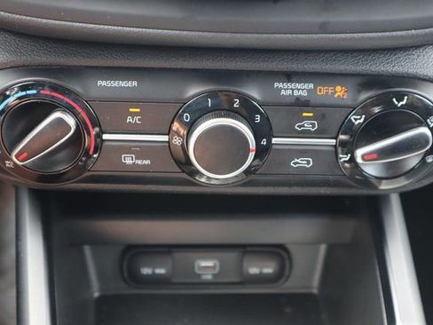 Used 2022 Kia Soul LX image 11