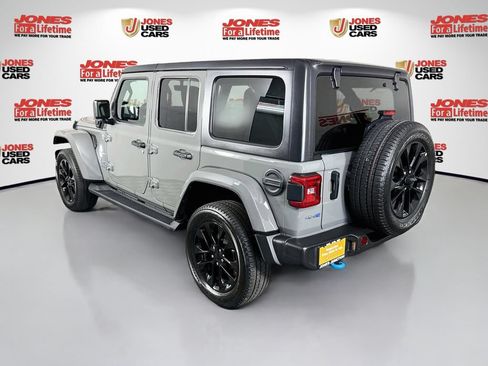Used 2023 Jeep Wrangler Unlimited Sahara w/ Cold Weather Group AWD/4WD image 2