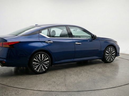 Used 2025 Nissan Altima 2.5 SV image 9