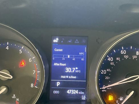 Used 2019 Toyota C-HR XLE FWD image 15