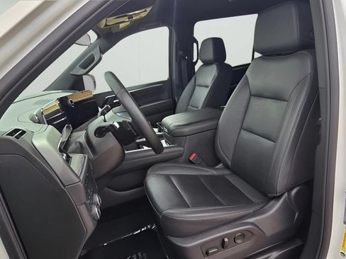 Used 2025 Chevrolet Suburban Z71 AWD/4WD image 28