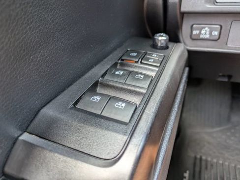 Used 2018 Toyota Tacoma SR5 RWD image 23