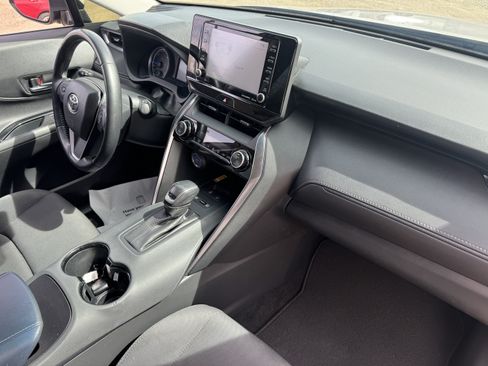 Used 2021 Toyota Venza LE image 19
