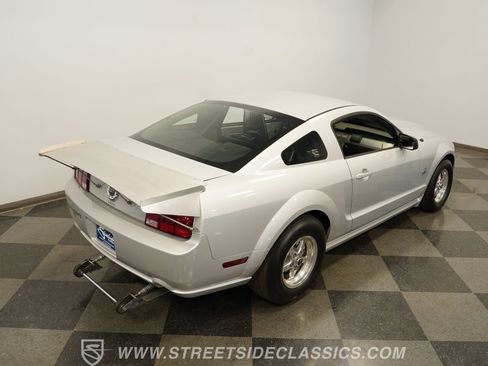 Used 2006 Ford Mustang GT RWD image 29