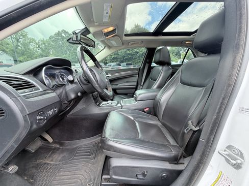 Used 2020 Chrysler 300 Limited RWD image 21