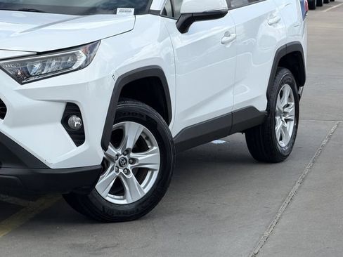 Used 2021 Toyota RAV4 XLE FWD image 3