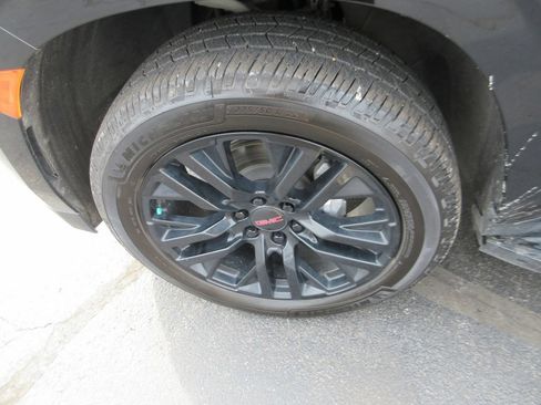 Used 2023 GMC Yukon XL SLT AWD/4WD image 15