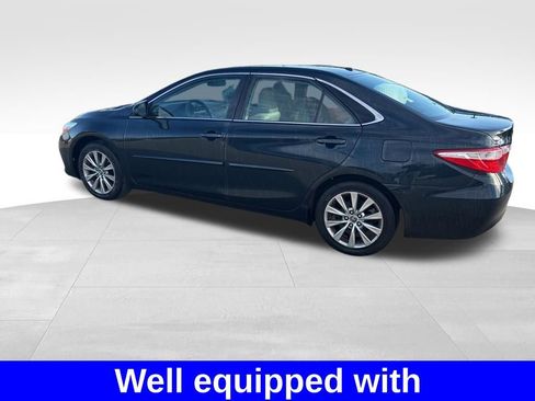 Used 2015 Toyota Camry XLE w/ Moonroof Package image 3