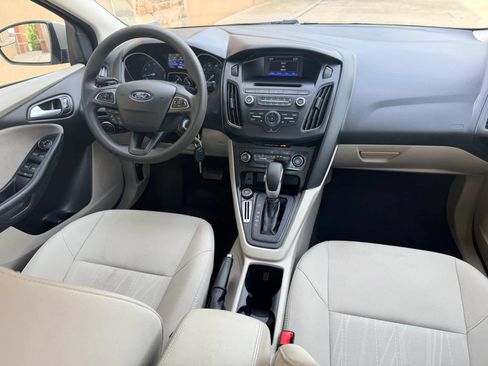 Used 2017 Ford Focus SE FWD image 3