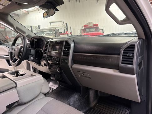 Used 2020 Ford F550 2WD Regular Cab Super Duty image 33