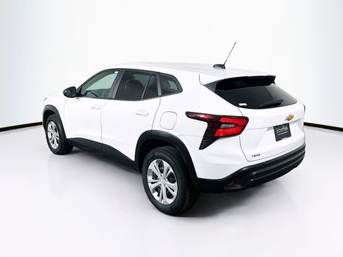 Used 2025 Chevrolet Trax LS FWD image 5