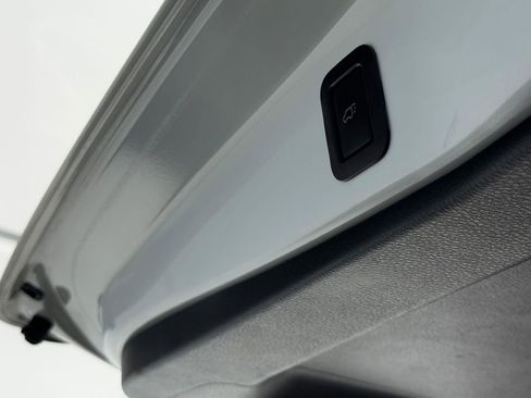 Certified 2019 Toyota Highlander SE AWD/4WD image 29