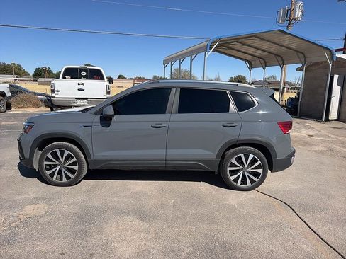 Used 2022 Volkswagen Taos SE image 4