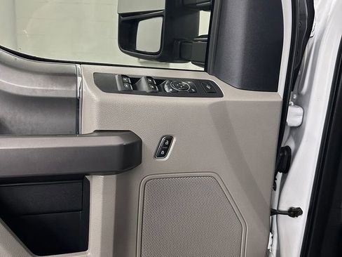 Used 2019 Ford F250 XLT w/ XLT Premium Package image 9