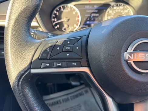Used 2024 Nissan Altima 2.5 SV FWD image 33