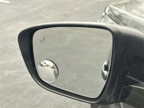 Used 2025 Nissan Frontier PRO-4X image 15