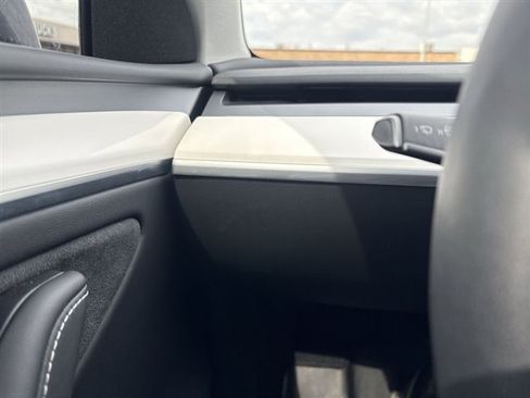 Used 2024 Tesla Model Y Long Range image 17