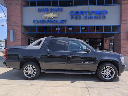 Used 2010 Chevrolet Avalanche LT RWD image 9
