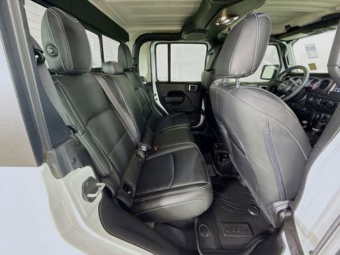 Used 2023 Jeep Gladiator Willys image 26