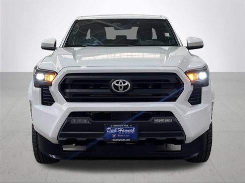 Used 2024 Toyota Tacoma SR5 AWD/4WD image 4
